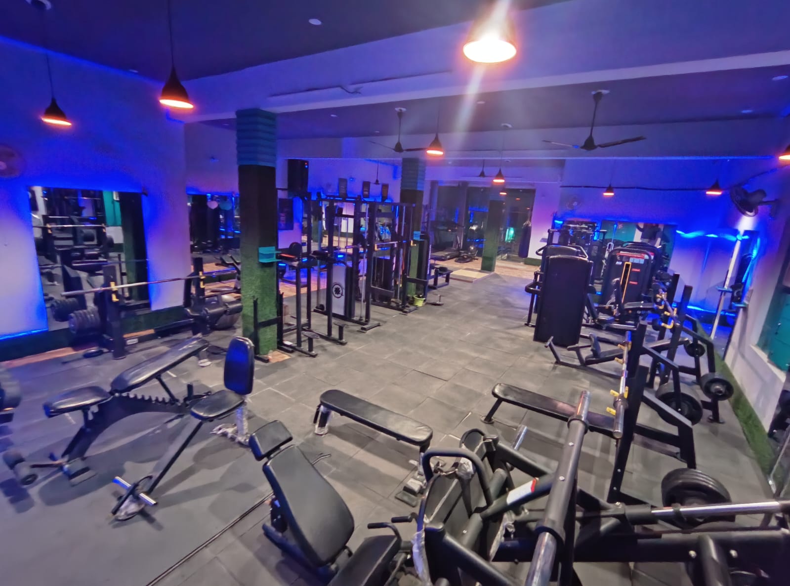 Muscle Bar Unisex Fitness Club